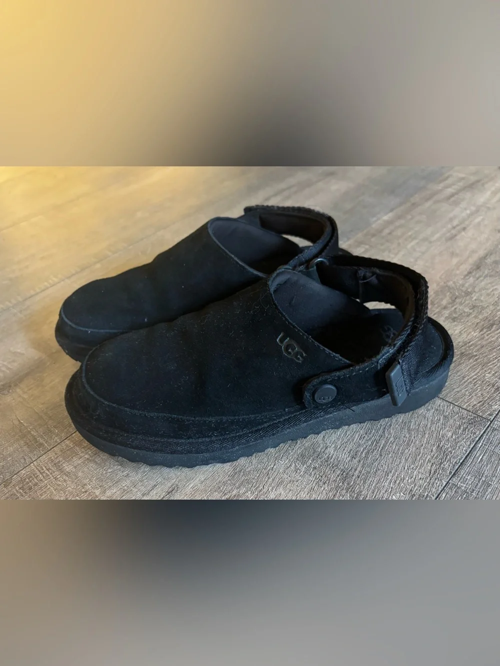 UGG goldenstar girl’s size 2 black slip on clog slippers with swivel heal strap